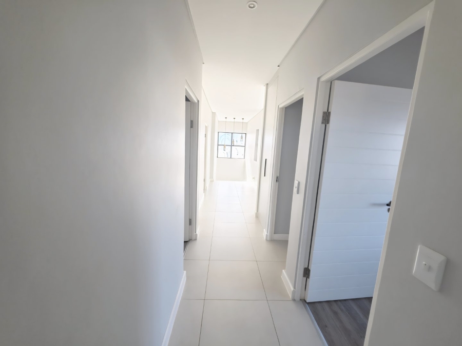 To Let 4 Bedroom Property for Rent in Sandown Western Cape